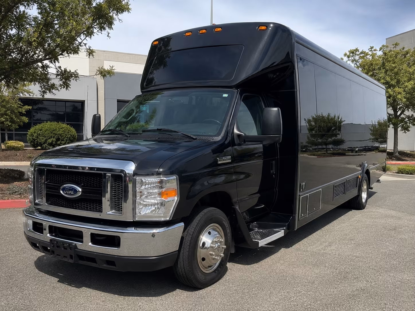 Princeton Winery Tour & Pub Crawl Transportation party bus exterior